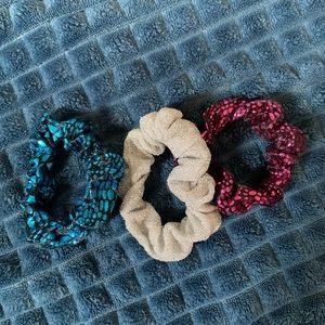 SCRUNCHIES! 💗